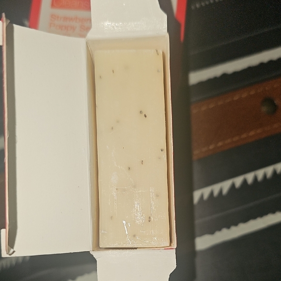 Dr. Botanicals NWT Strawberry and Poppy Seed Cleansing Bar - Red X 2 - Picture 3 of 3